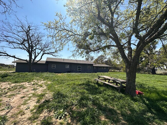 Building Photo - 850 County Road 218,