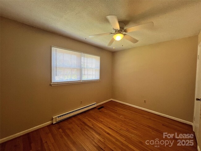 Building Photo - 821 Brookwood St