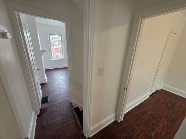 Building Photo - 916 N Spruce St