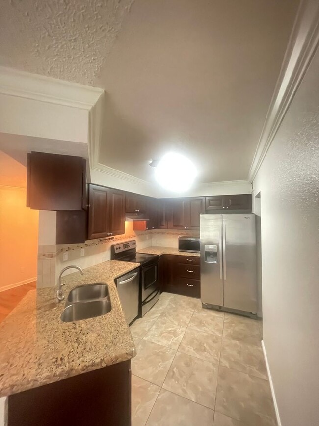 Building Photo - 2550 N Alafaya Trail