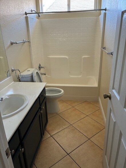 Building Photo - 3645 Yacht Dr