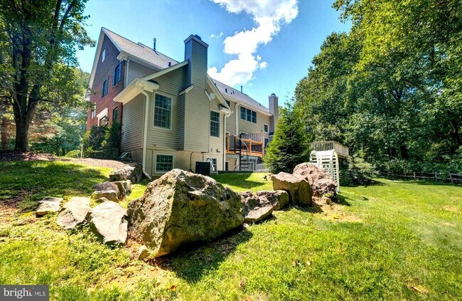 Building Photo - 27 Stonewall Cir