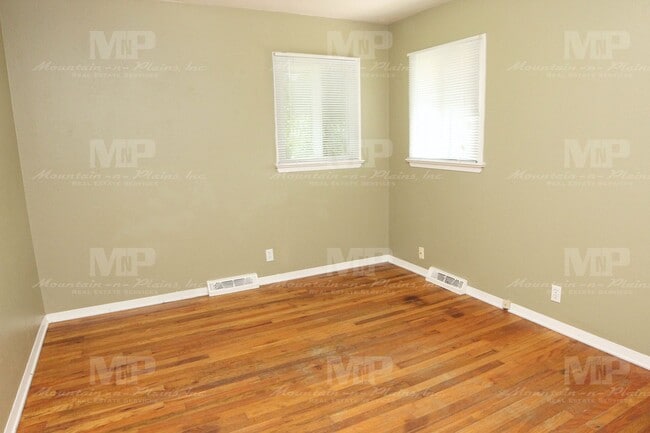 Building Photo - 1024 N Taft Hill Rd