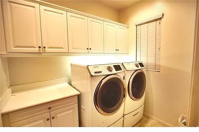 Building Photo - 15761 Crestwood Ave