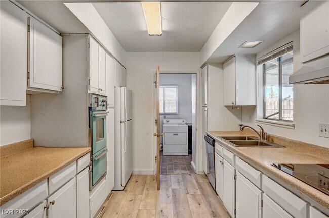 Building Photo - 1516 Inverness Ave