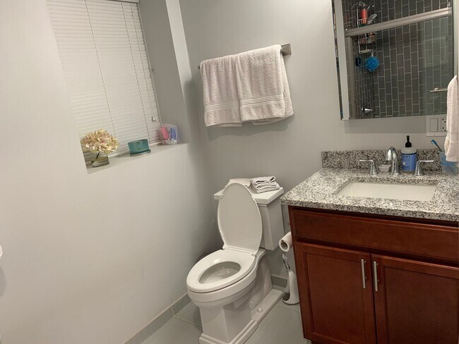 Building Photo - 1630 N Cleveland Ave