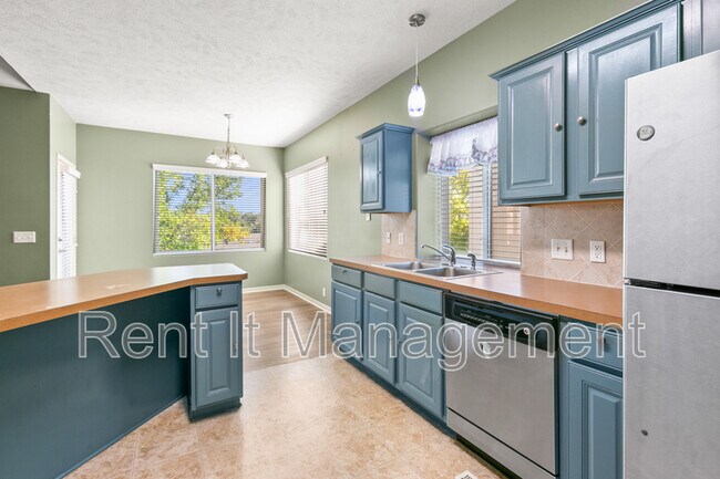 Building Photo - 7425 N 77th Ave
