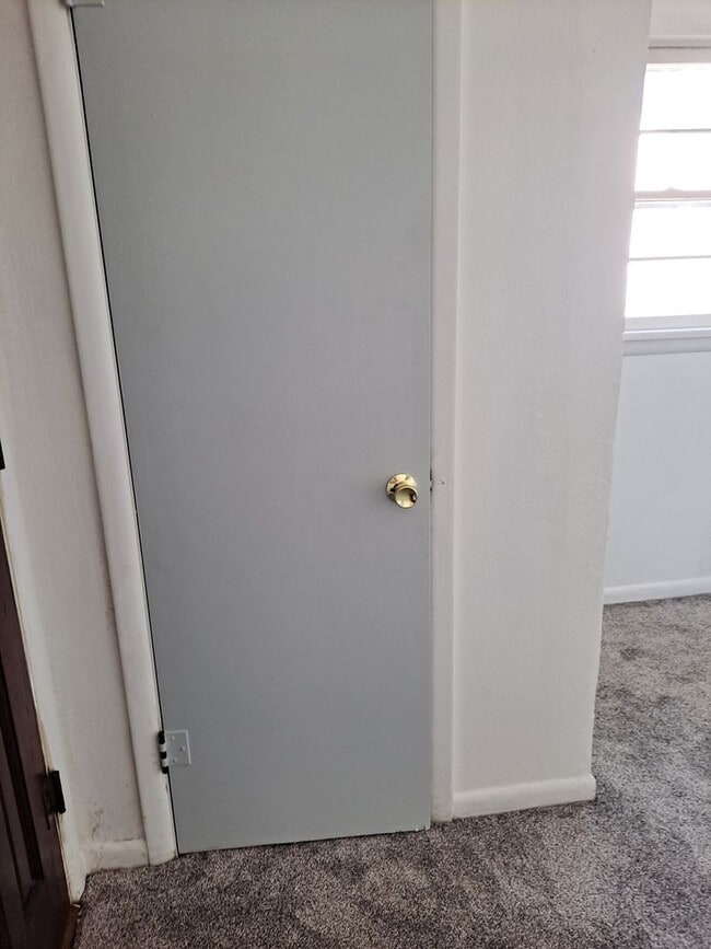 Building Photo - ALL PROSPECTIVE TENANTS MUST SUBMIT A $58 ...