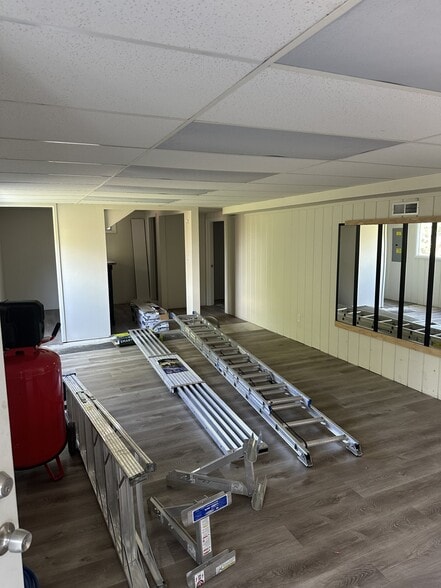 Building Photo - 1052 S Garden Dr