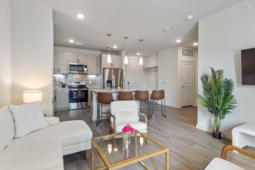 Building Photo - 5820 1/2 Cameron Road-SI FL2-ID1303392P