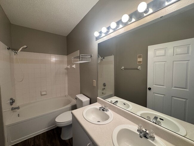 Building Photo - Sail Cove 2/2 Upstairs Condo Available Now!
