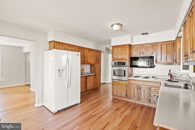 Building Photo - 9356 Birchwood Ct