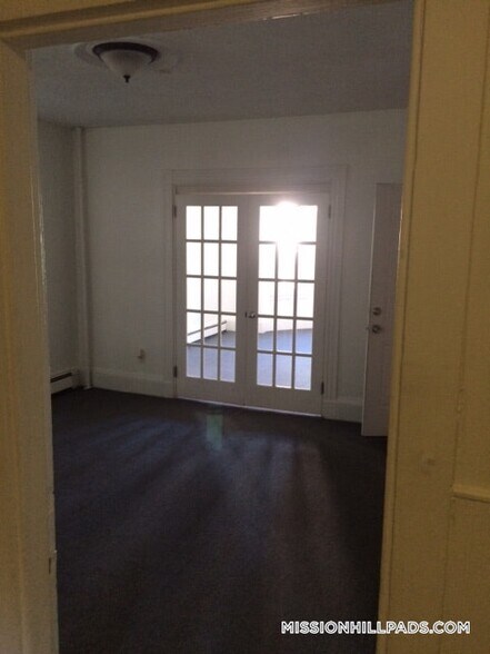 Building Photo - 42 Hillside St