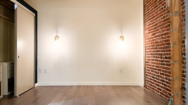 Building Photo - 527 Molino St