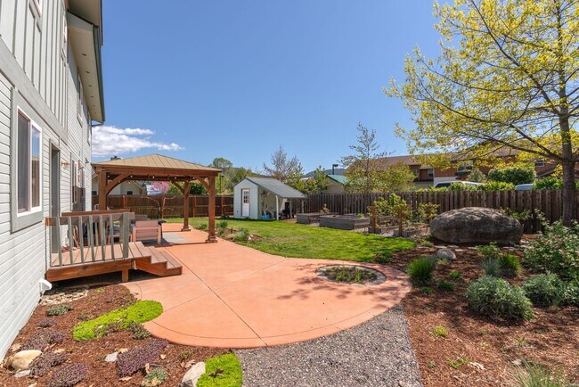 Building Photo - Bright & Spacious 4-Bedroom Haven Just Minutes from Leavenworth Village