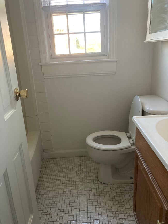 Building Photo - 7 Island Way