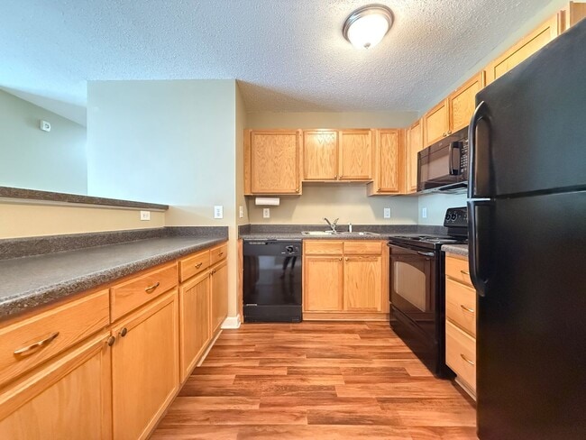 Building Photo - 1860 Crest Hollow Dr