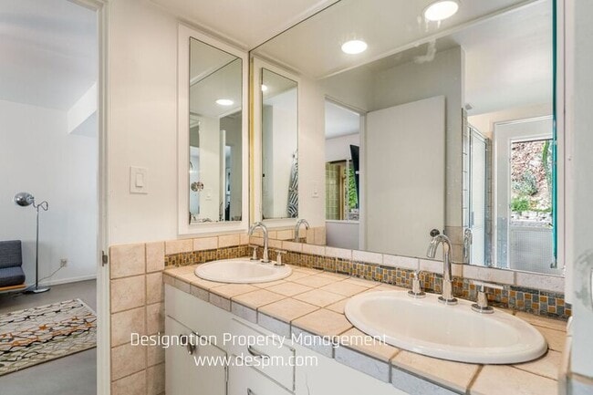 Building Photo - 1716 Putney Rd