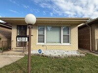 Building Photo - 9013 S Kingston Ave