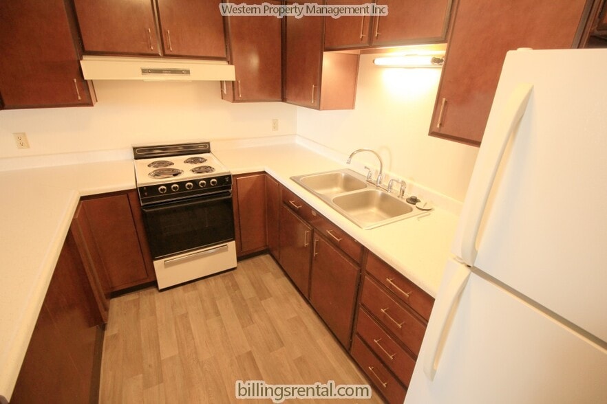 Kitchen - 1229 Poly Dr