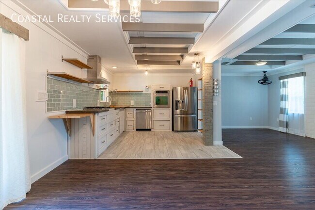 Building Photo - 23 Driftwood Ave SW