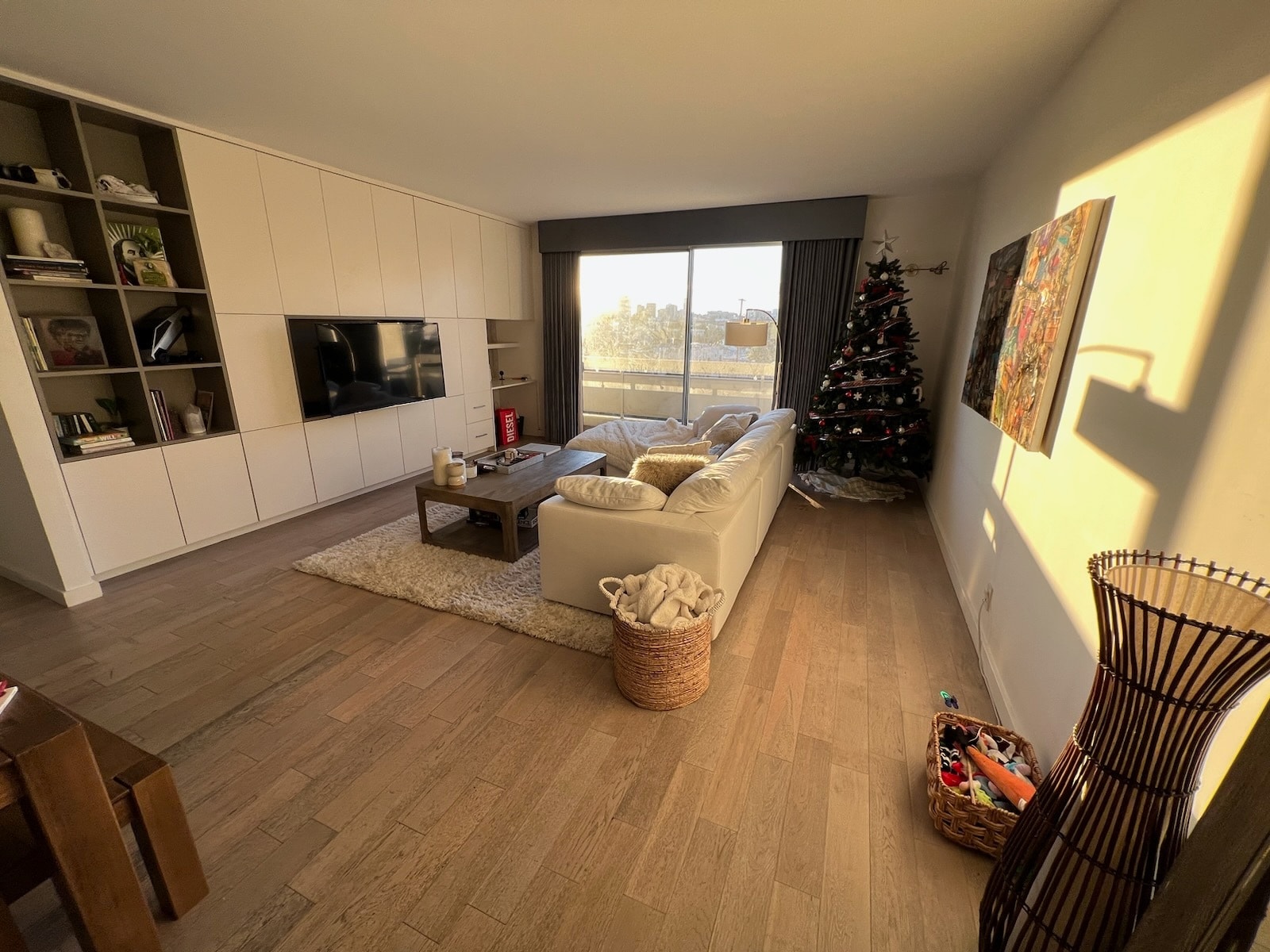 Building Photo - 321 S San Vicente Blvd