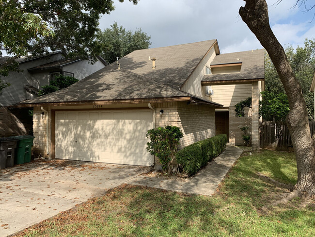 Primary Photo - NICE 2 BEDROOM IN DESIRED COMMUNITY*NEISD ...