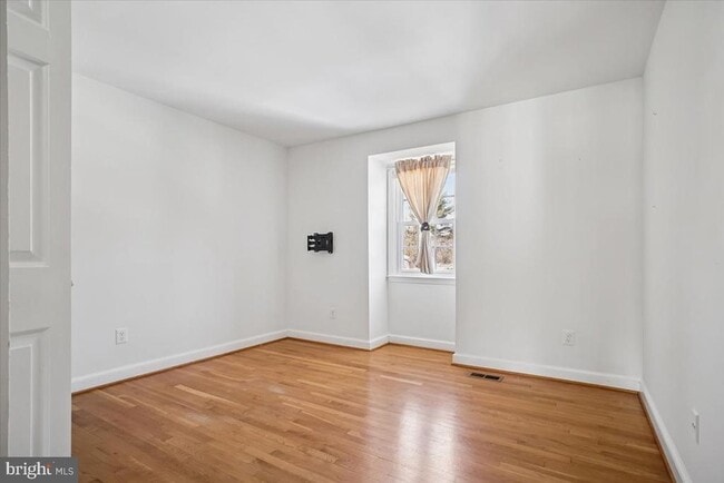 Building Photo - 1221 Forestville Dr