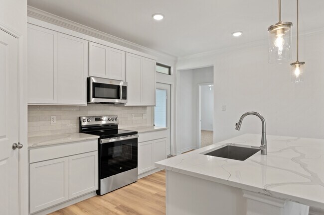 Building Photo - 7228 Caladium Dr