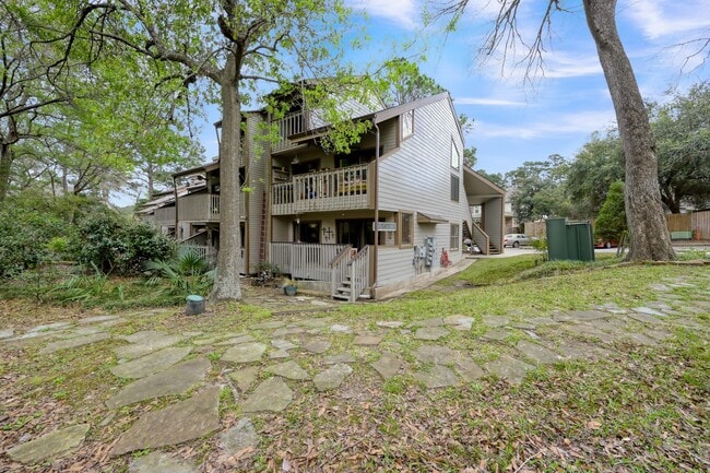 Building Photo - 3900 Aspen Dr