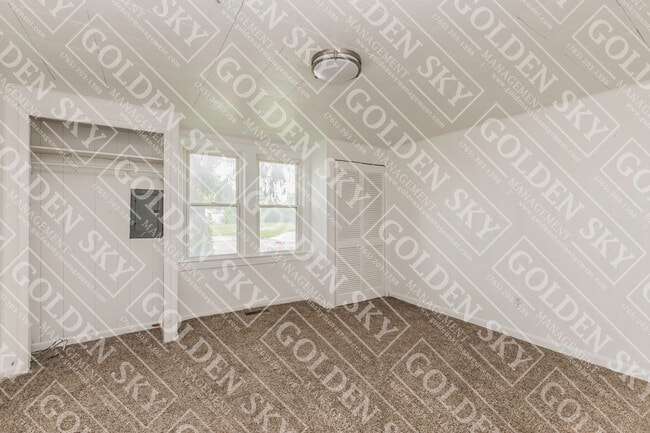 Building Photo - 628 W Memorial Dr