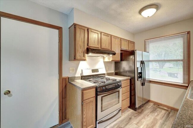 Building Photo - Available now!! Great quiet neighborhood —...