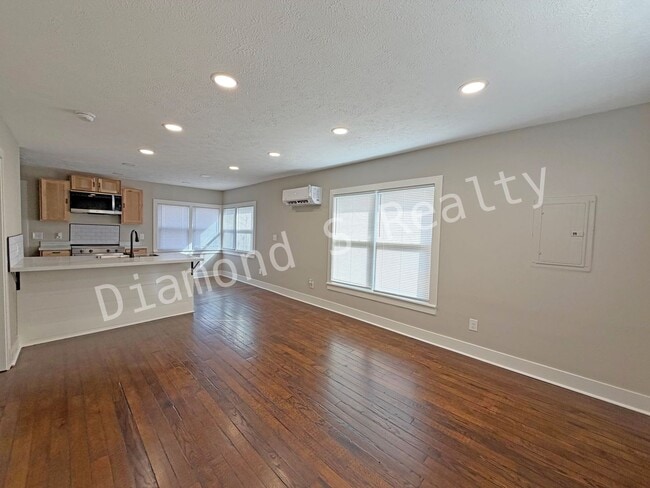 Building Photo - **Stunning Renovated 1-Bed Home Now Available**