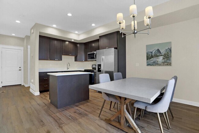 Building Photo - 3792 Venice Grove