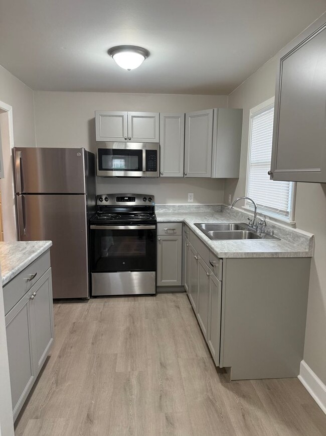 Building Photo - Renovated 3 Bedroom Across From N Elm Village!