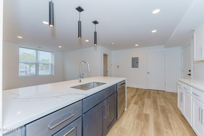 Building Photo - 9 Laura Dr