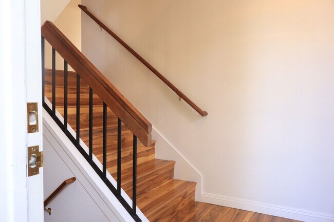 Building Photo - Spacious 3 bedrooms 3 full baths home in Chula Vista