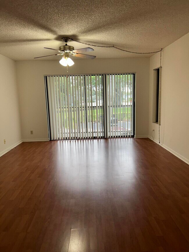 Building Photo - 1003 Green Pine Blvd