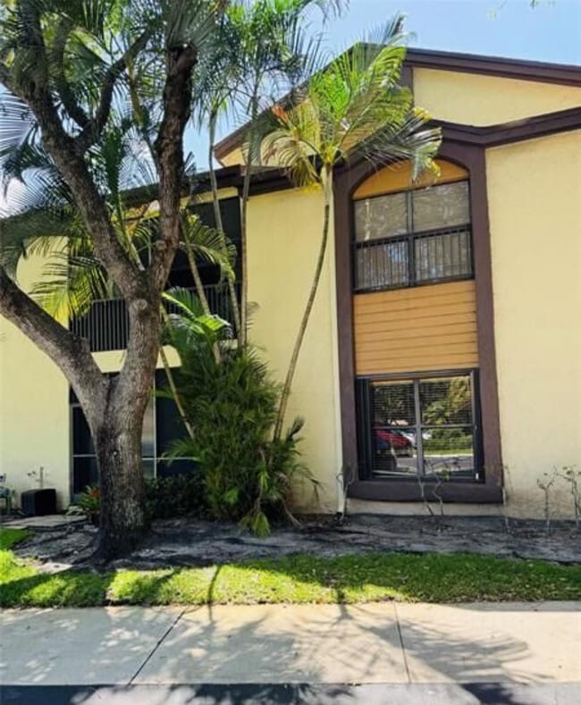 Building Photo - 4529 Carambola Cir S