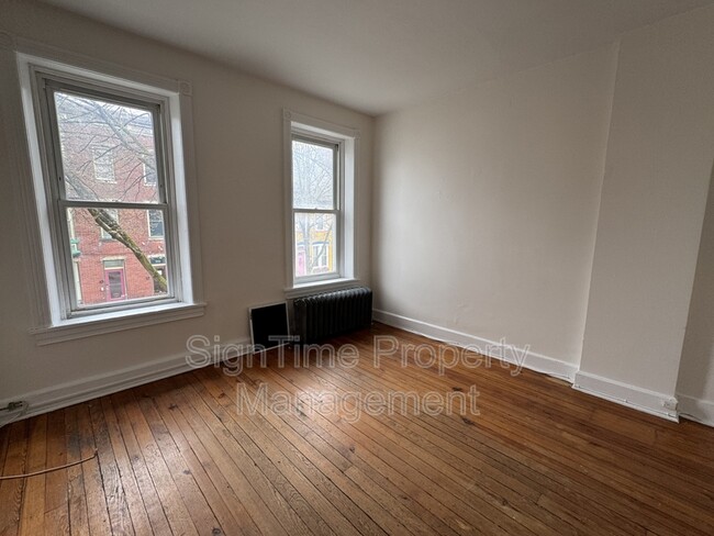 Building Photo - 42 E Franklin St