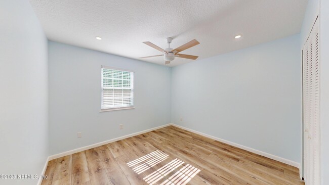 Building Photo - 450 Aquatic Dr