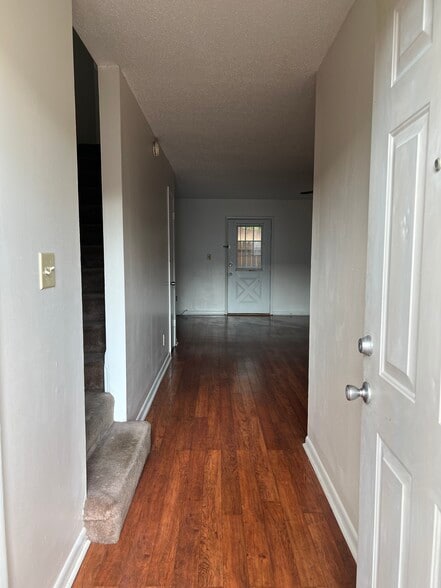 Building Photo - 205 Marinawoods Dr SE