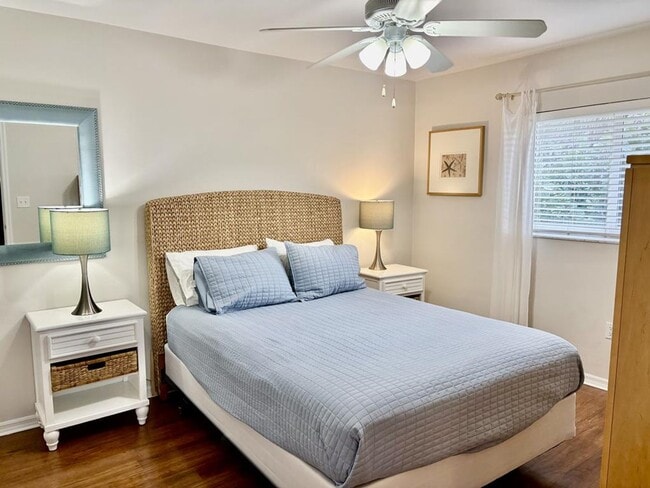 Building Photo - Home