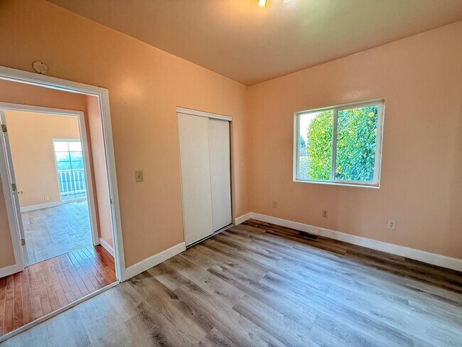 Building Photo - 8027 Ney Ave