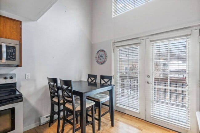 Building Photo - Cozy ONE-bedroom/loft style/Perry District...