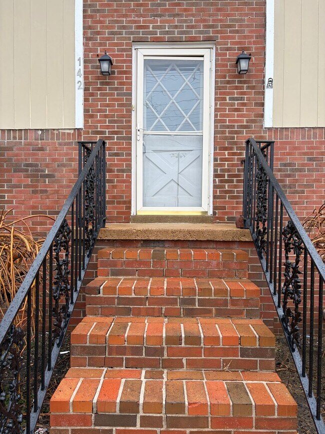 Building Photo - Newly Renovated For You! DEPOSIT SPECIAL $1000.00!