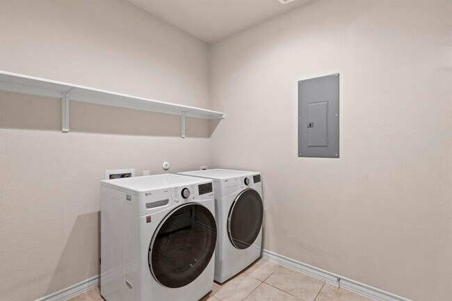 Building Photo - 277 Magna Ln