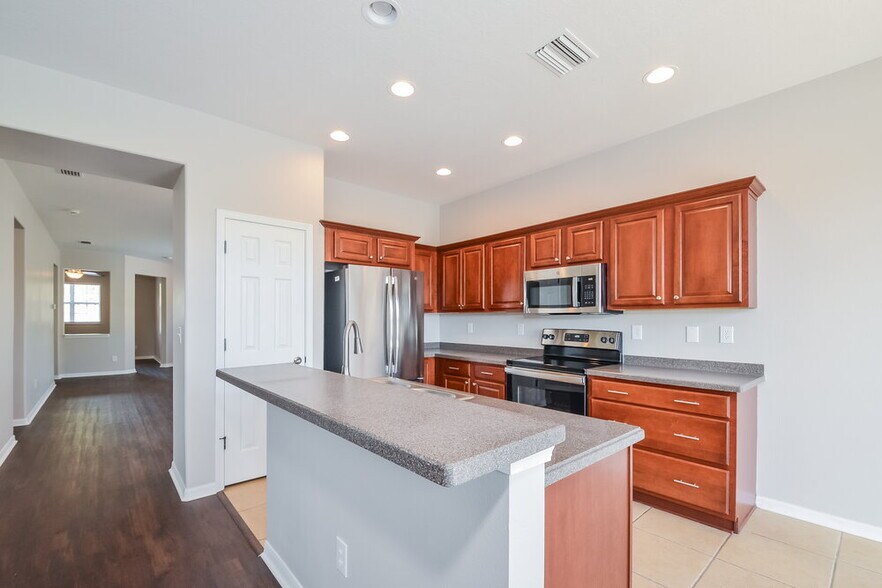 Building Photo - 425 Chimney Rock Dr