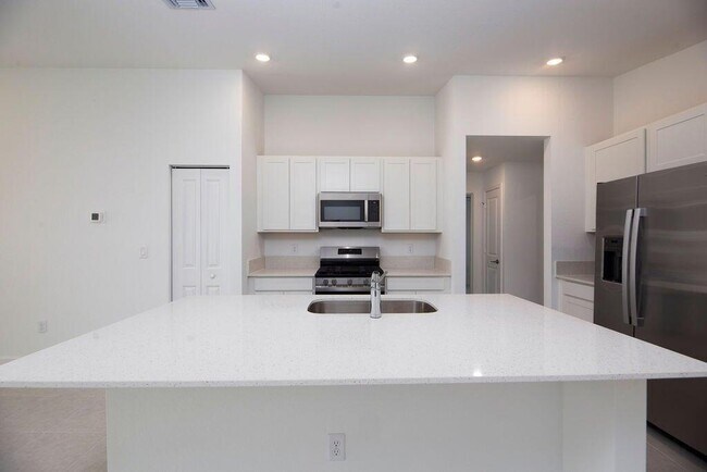 Building Photo - 11146 NW Fernbrook Dr