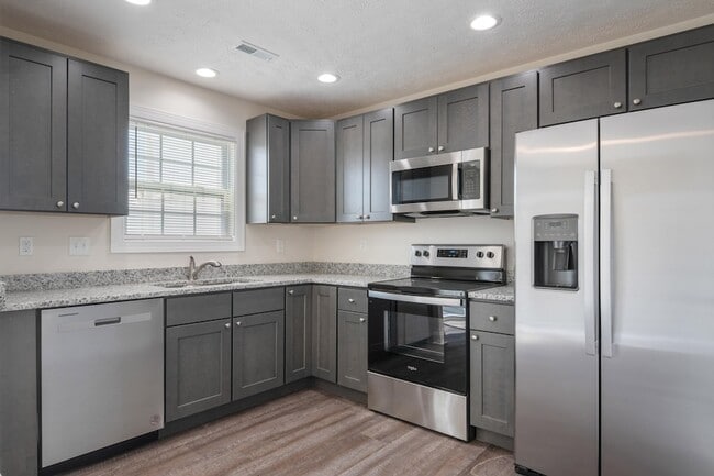 Building Photo - 435 Skylar Dr